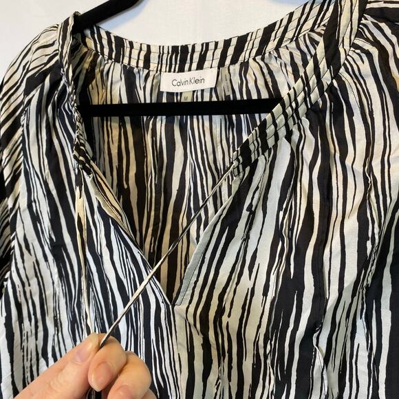 Calvin Klein Women’s Medium Silk Zebra Stripe 3/4 Sleeve Blouse Top - Picture 3 of 9